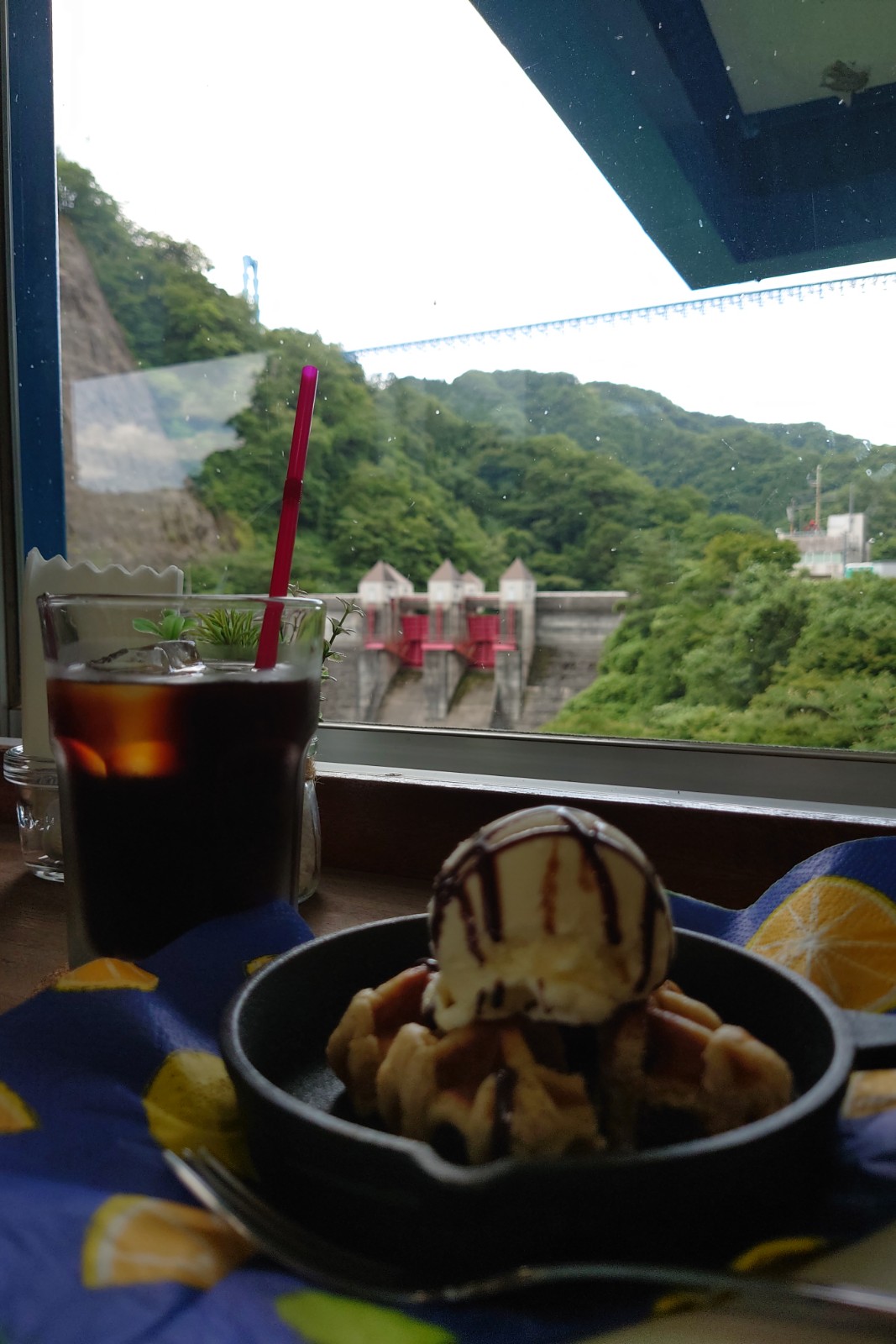 納豆ワッフル(干しいも)のアイスコーヒーセット,竜神カフェ