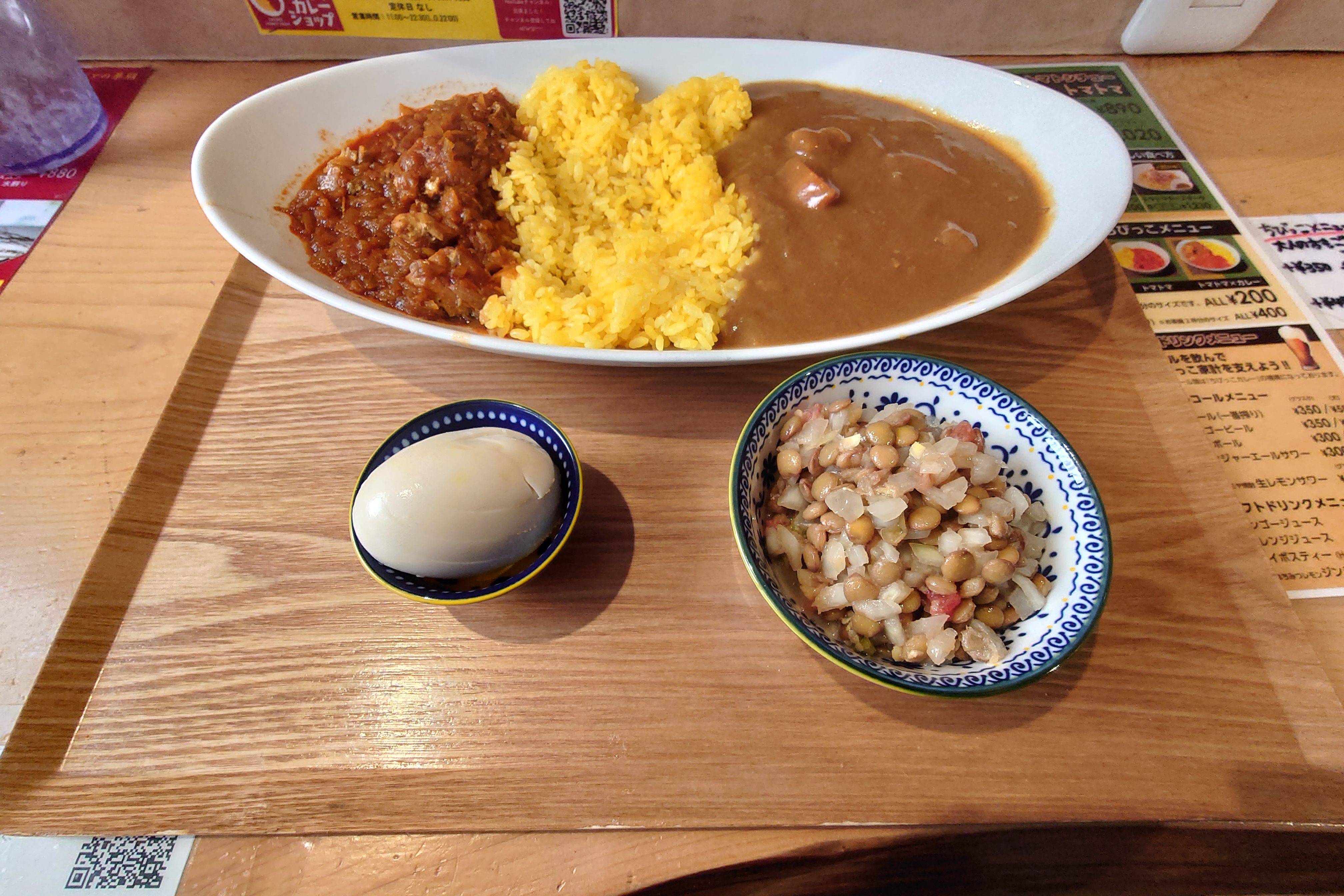 2種類のカレー(ドロワットとチキンカレー)とスペシャル定食,サファリカレーショップ