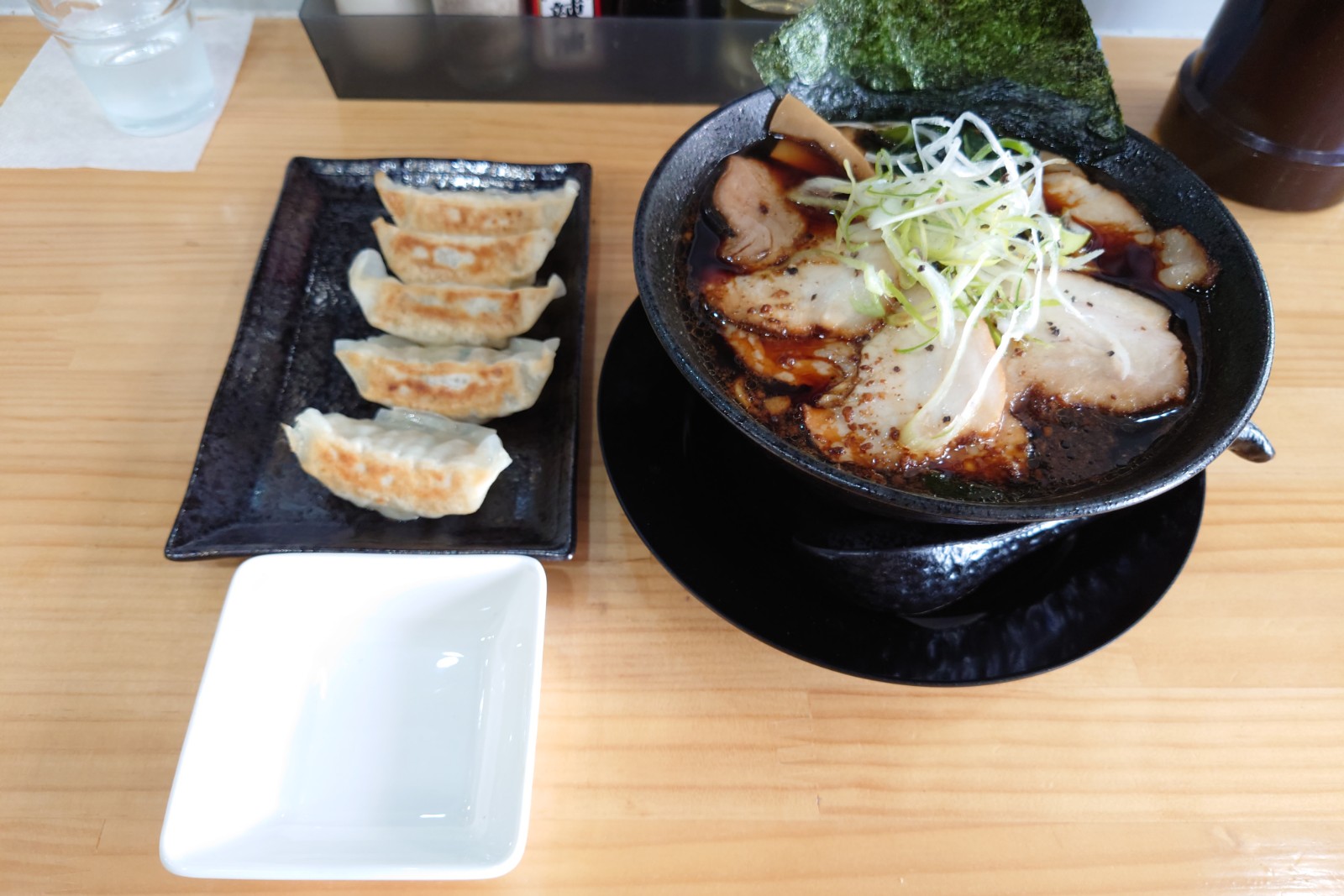 木更津ラーメン大輝,ブラックチャーシューラーメン,餃子