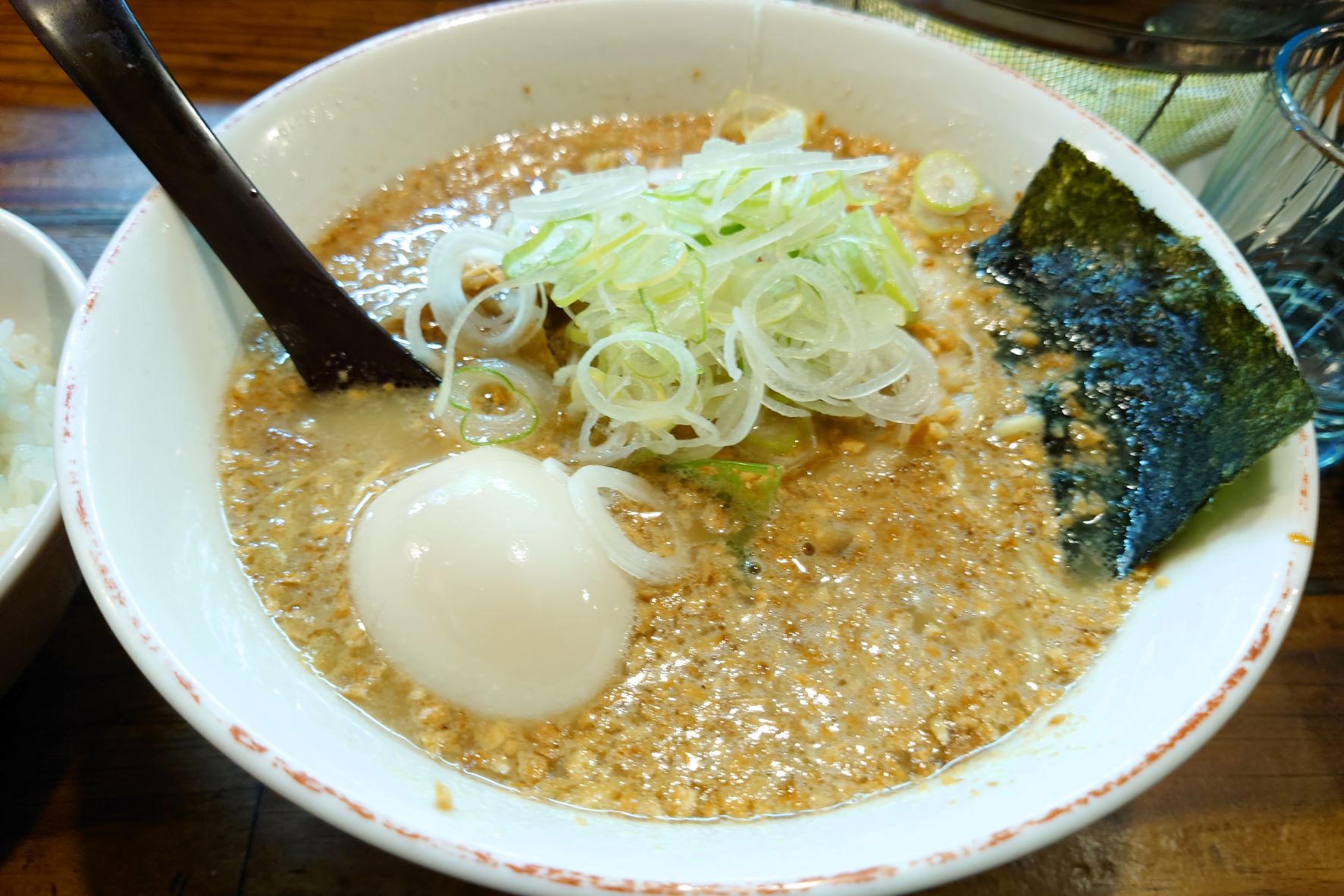 黒一笑(醤油とんこつ),揚げニンニク,一笑らーめん