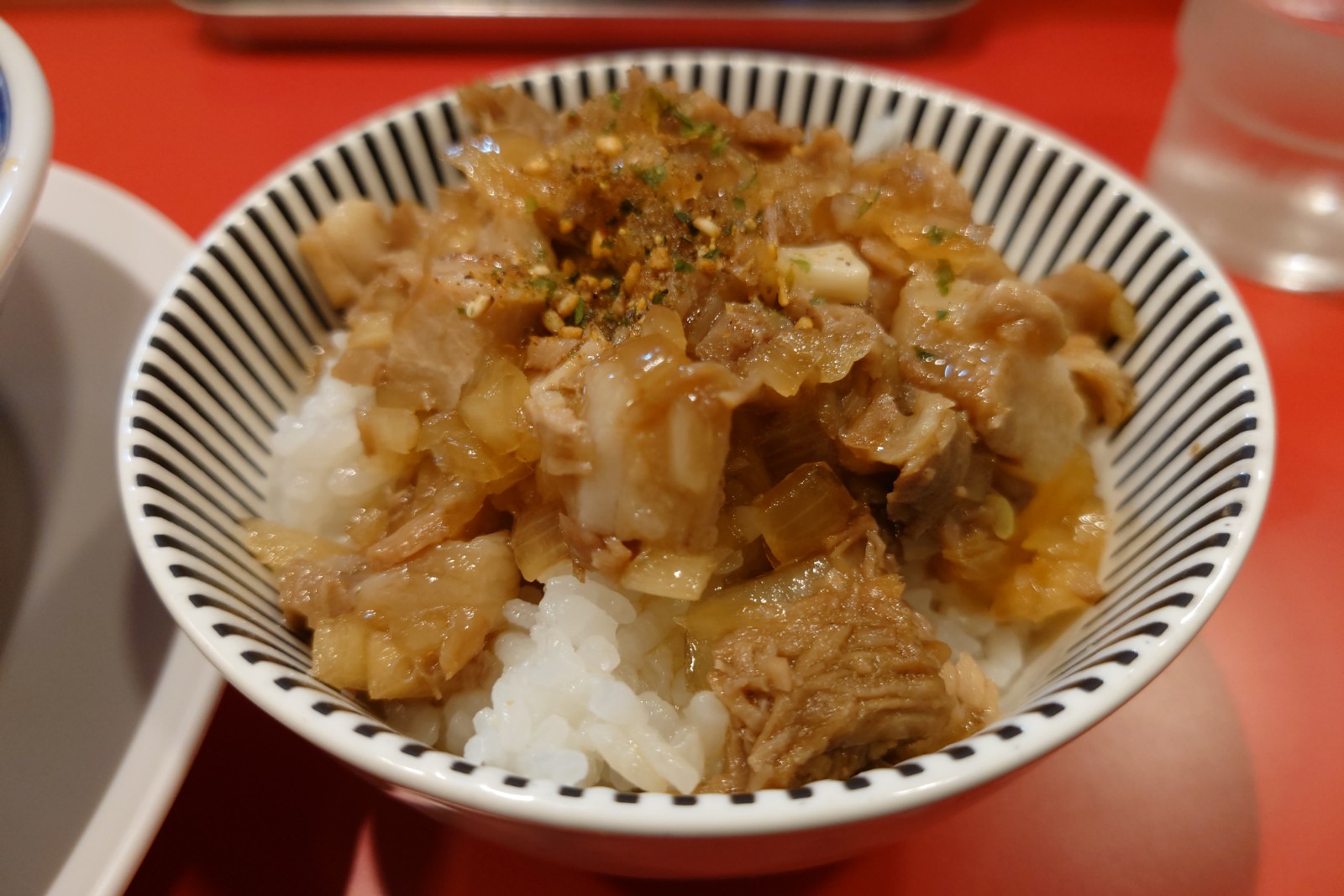 新潟発祥なおじ練馬店,特製すき焼き焼豚丼