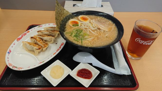 ラーメン(醤油)大盛,餃子セット,ドリンクバー,にんたまラーメン旭店