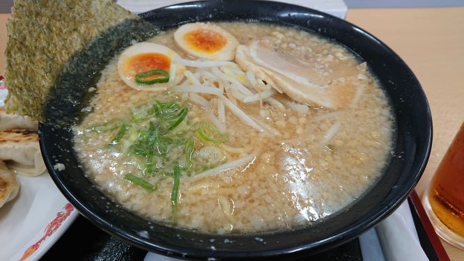 ラーメン(醤油)大盛,餃子セット,ドリンクバー,にんたまラーメン旭店