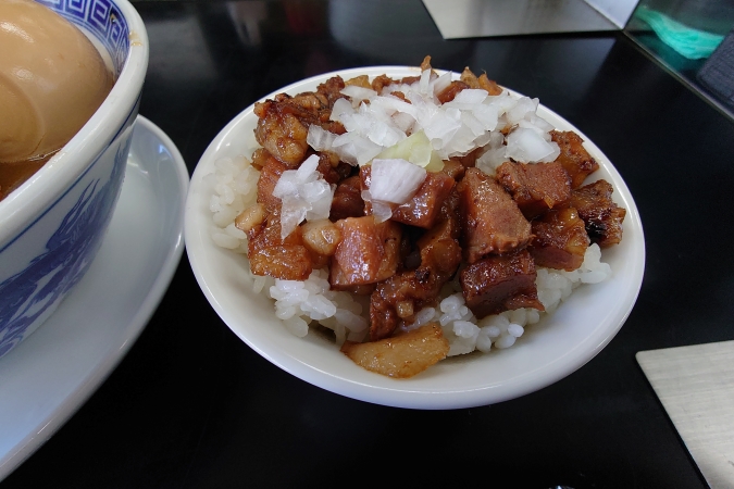 ミニチャーシュー丼,雷神屋