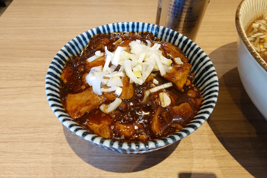 しゅうまい屋,黒濃ラーメン,ミニ麻婆丼セット