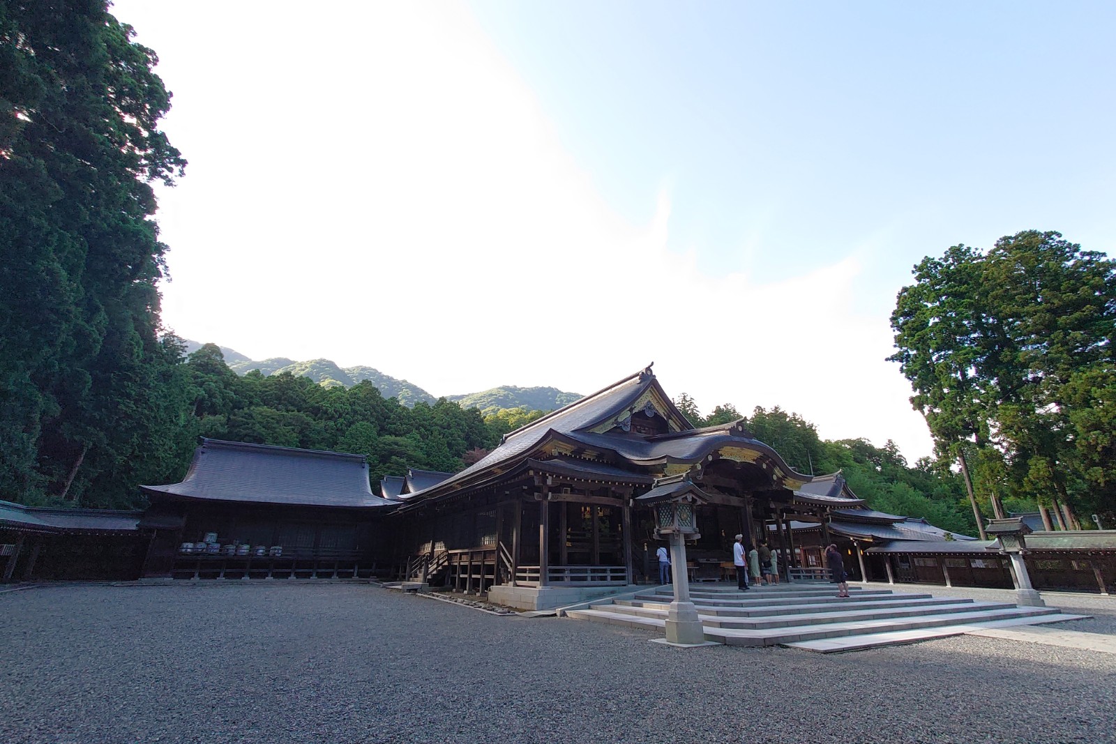 彌彦神社