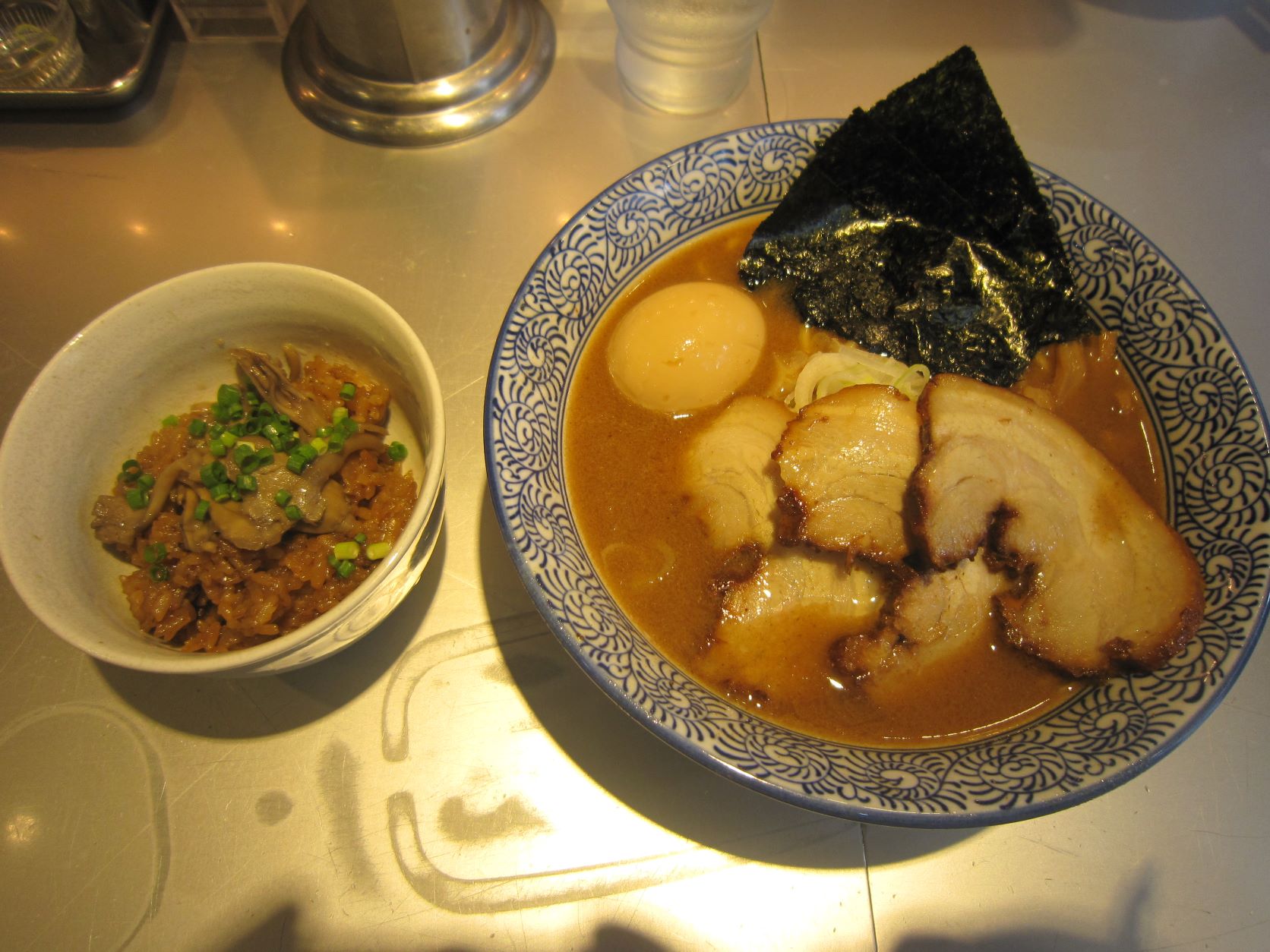 豚骨一燈,特製魚貝濃厚ラーメン,月替わりご飯