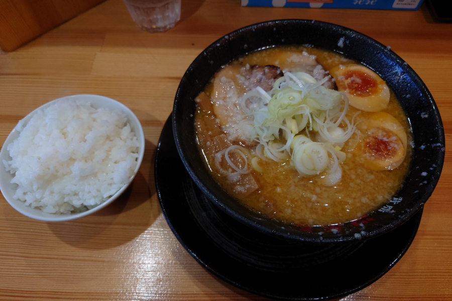 背脂の魔術師ツボミ,特製味噌ラーメン,小ライス