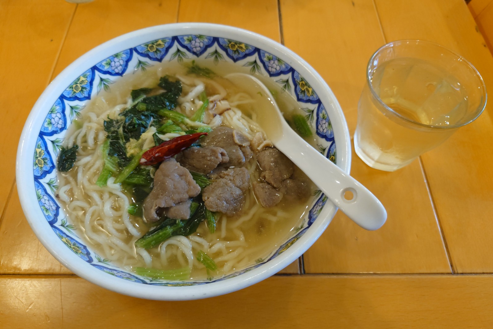 中国ラーメン揚州商人池袋西口店,牛肉のあっさり激辛ラーメン