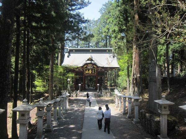 三峰神社,随身門