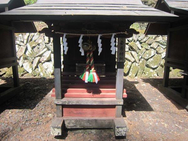 三峰神社,摂末社,安房神社