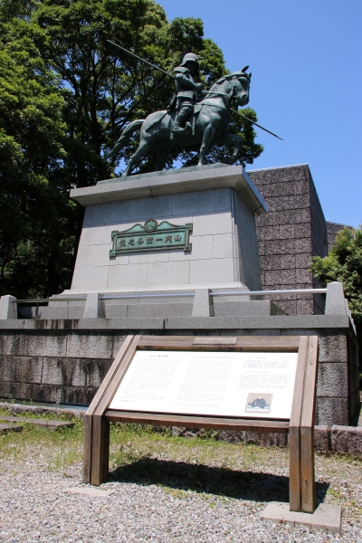 山内一豊像,高知城