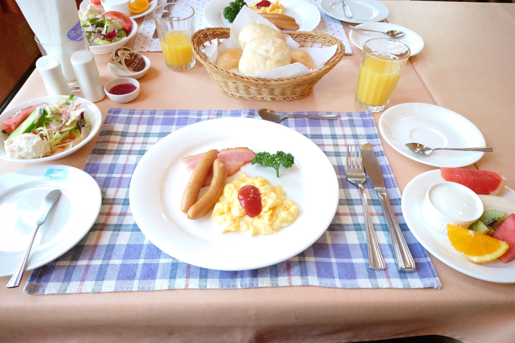 カントリーインザホワイトマリーン,朝食