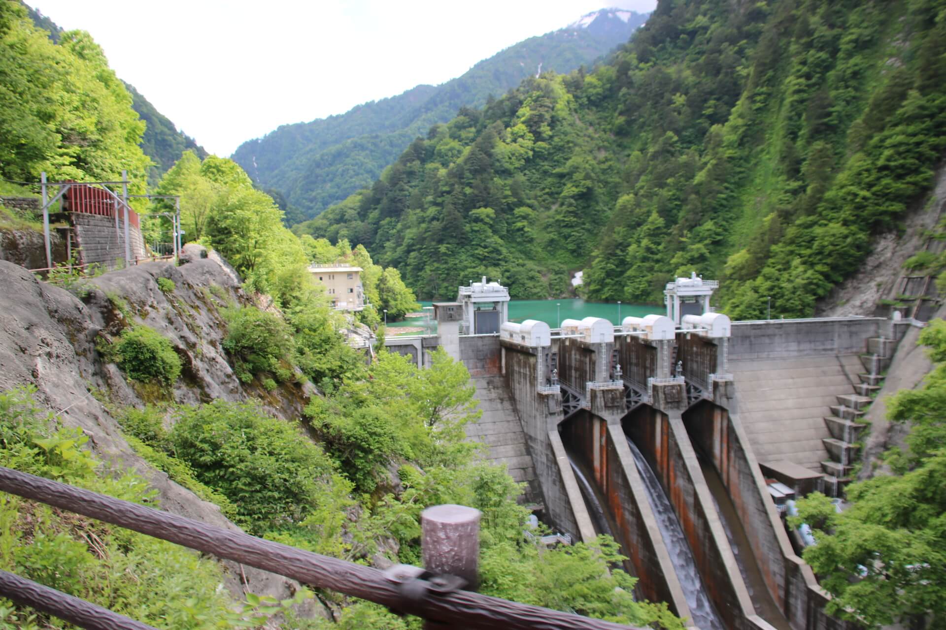 出し平ダム,黒部峡谷鉄道