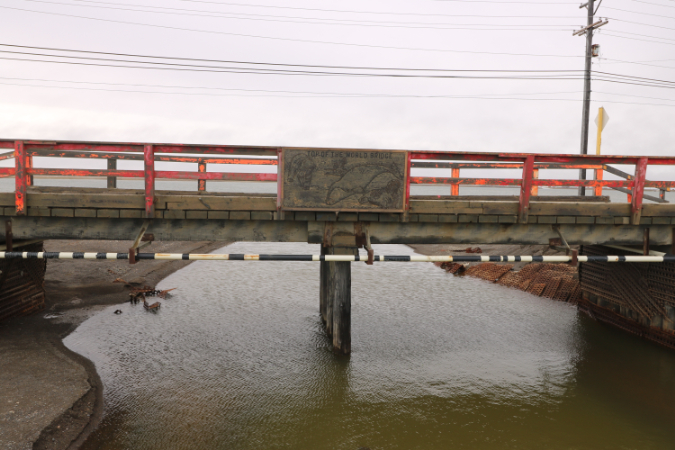 TOP OF THE WORLD BRIDGE,バロー,アラスカ