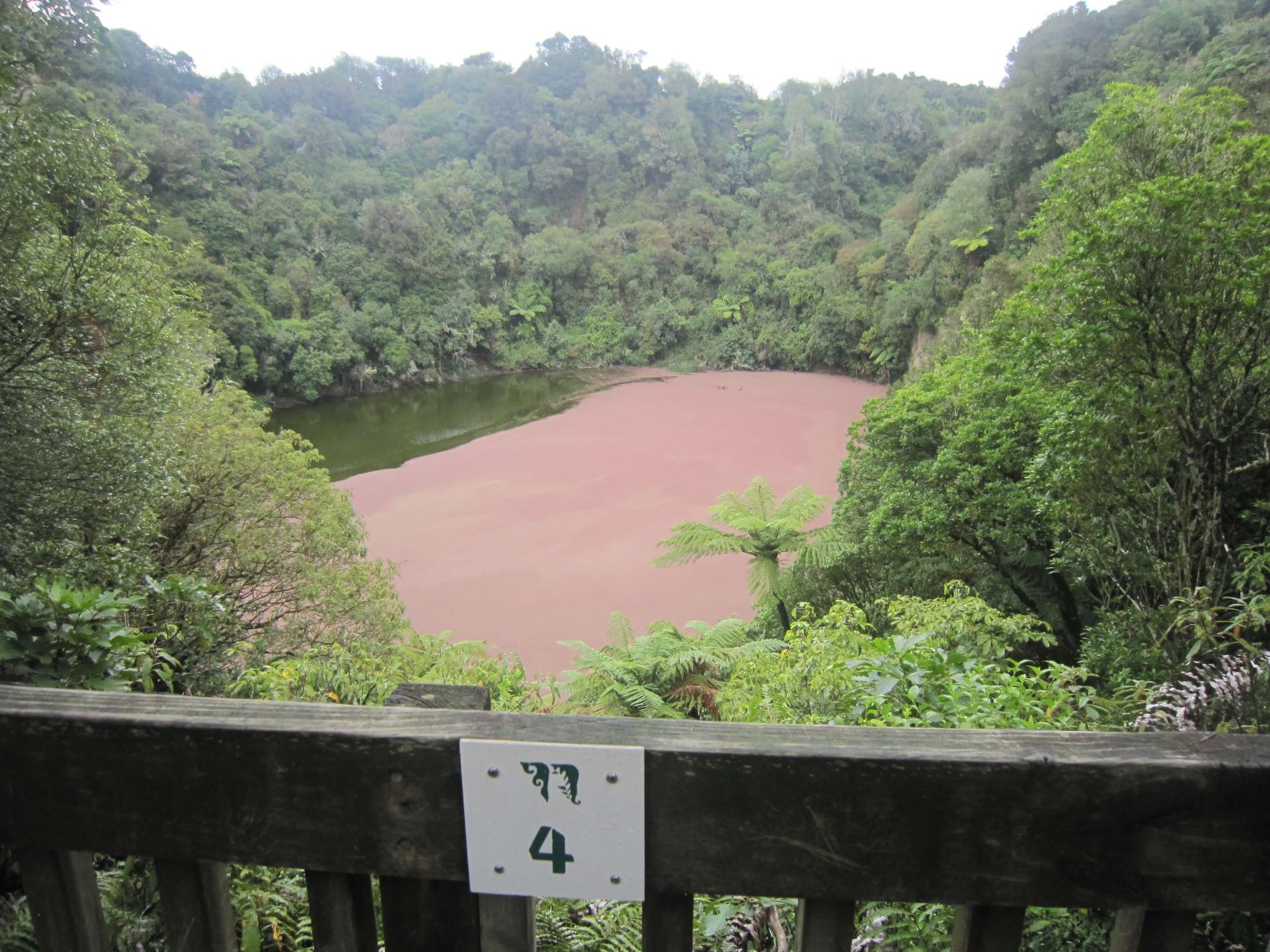 ザン火口,ワイマング火山渓谷