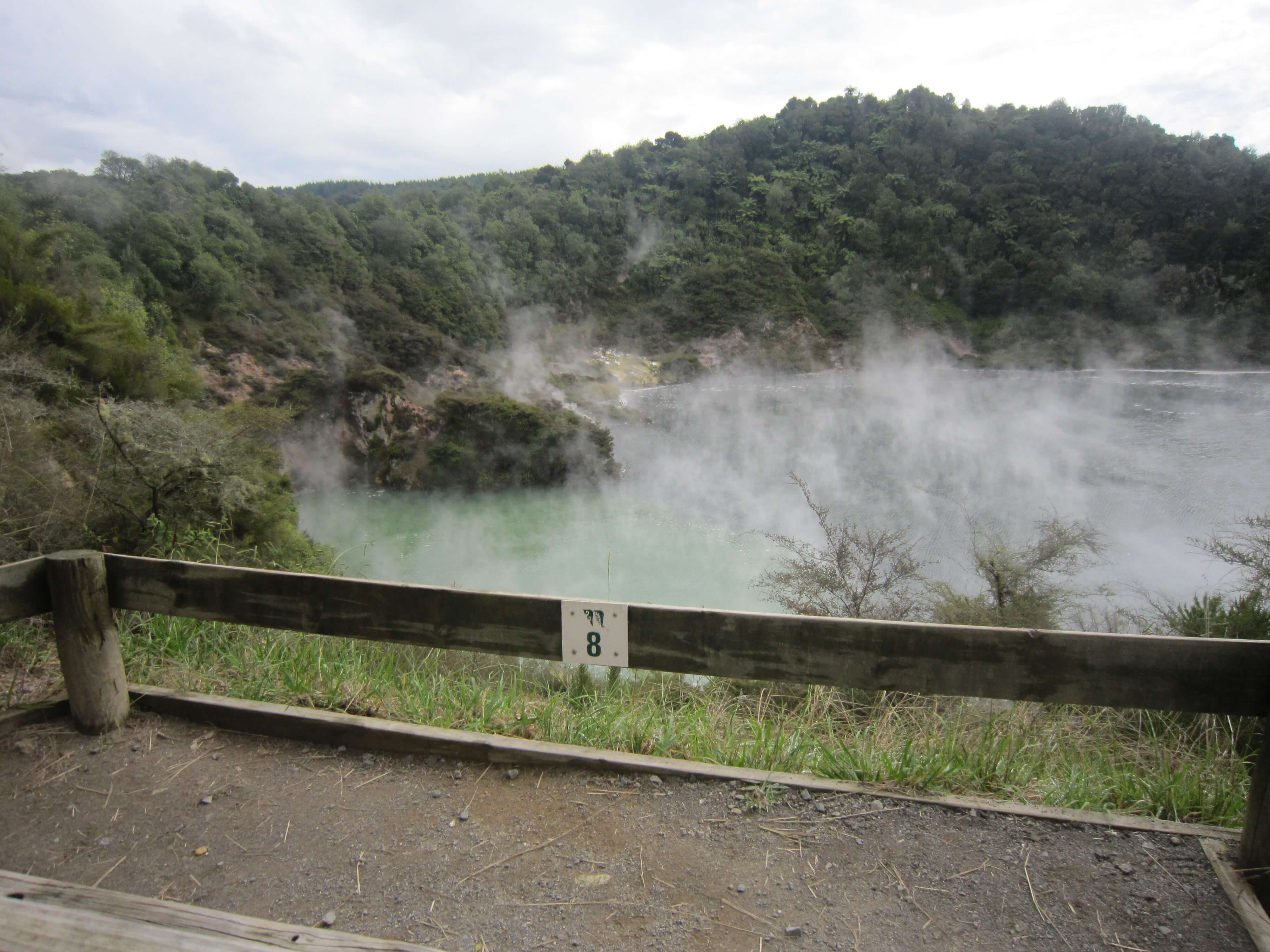 フライパン湖<,ワイマング火山渓谷