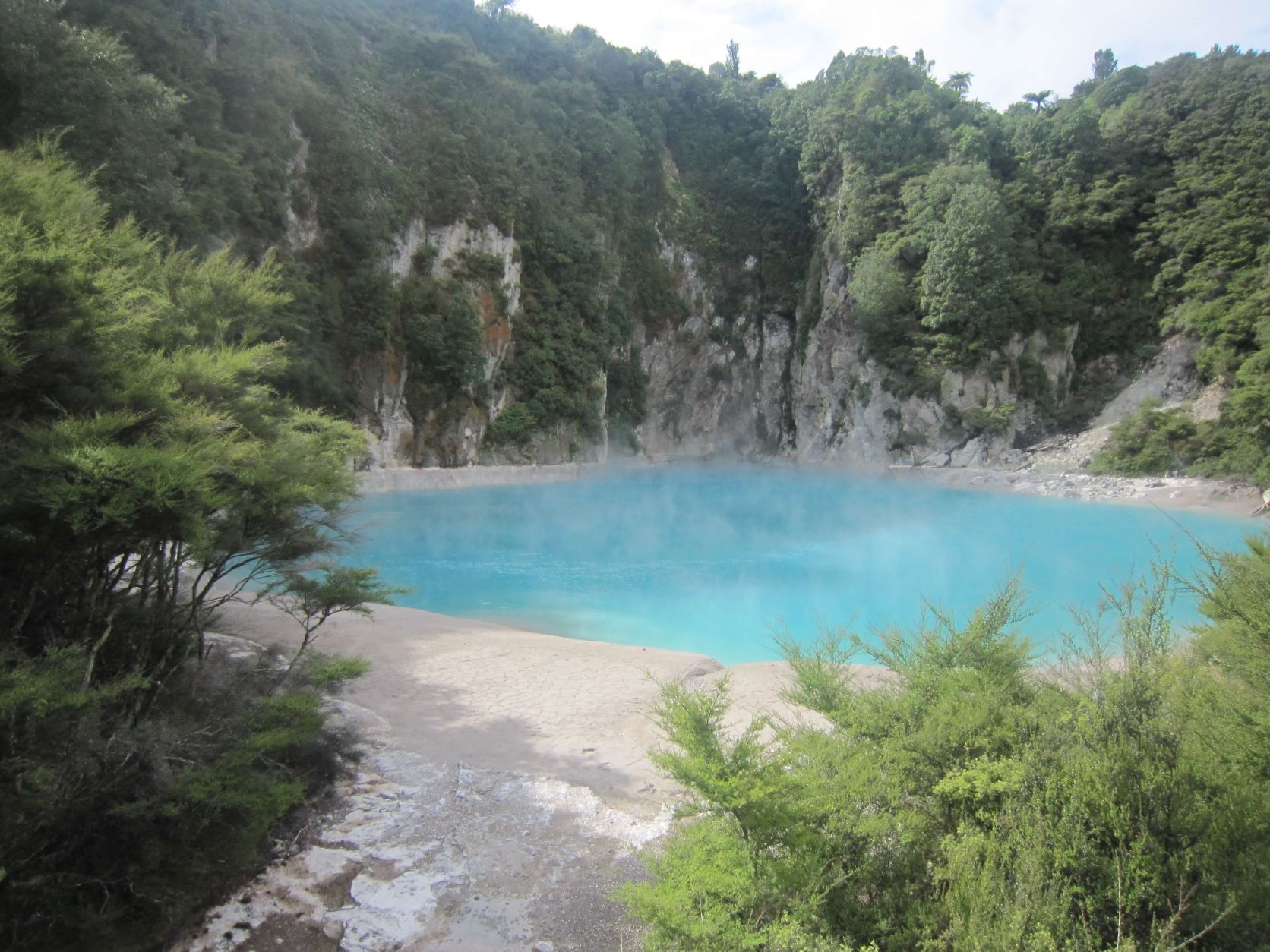 インフェルノ火口湖,ワイマング火山渓谷