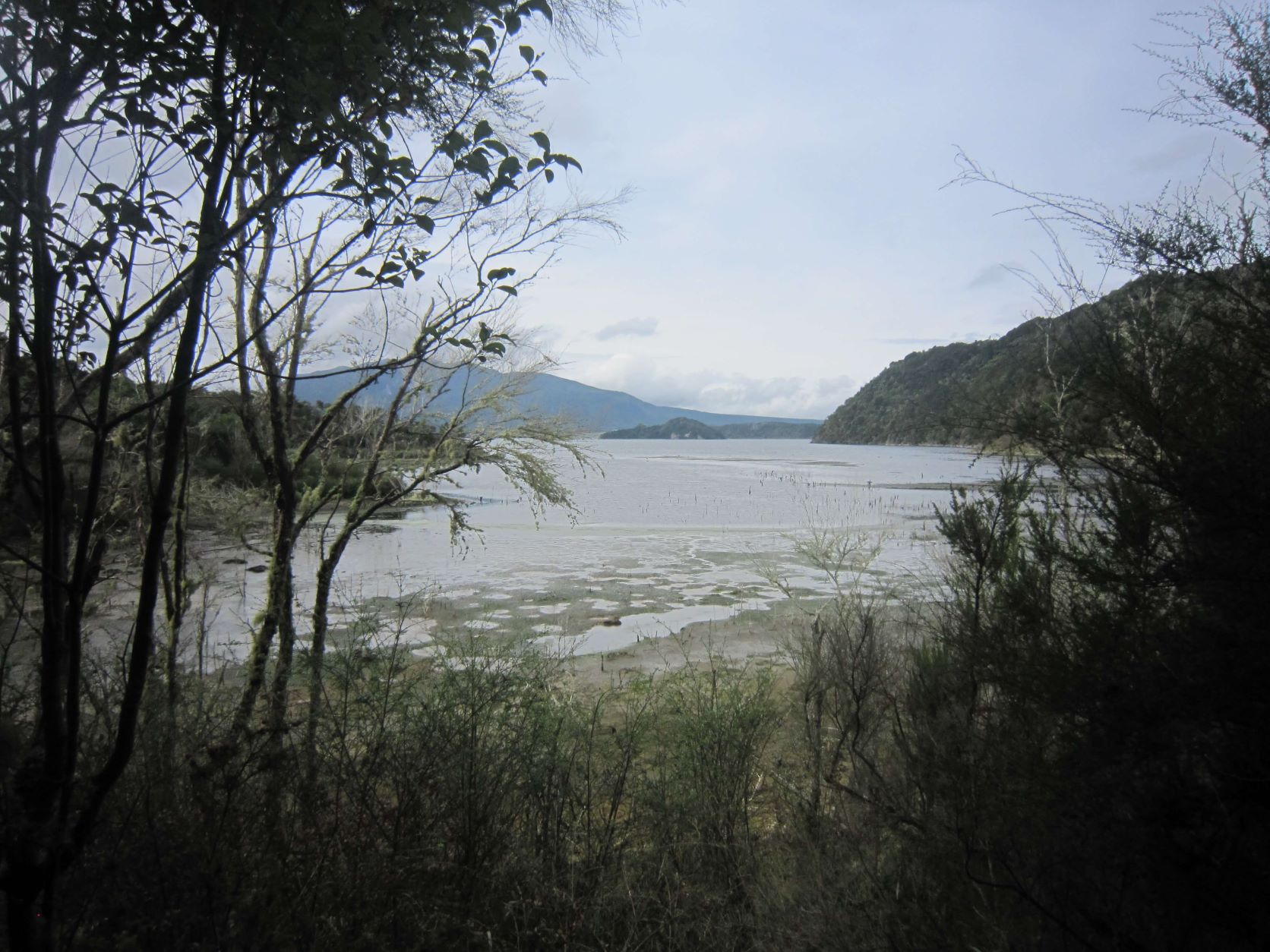 ロトマハナ湖,ワイマング火山渓谷