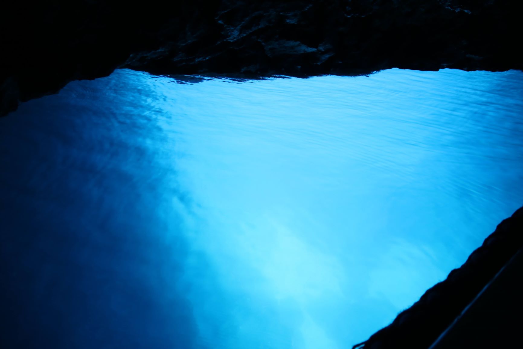 ビシェボ島の青の洞窟