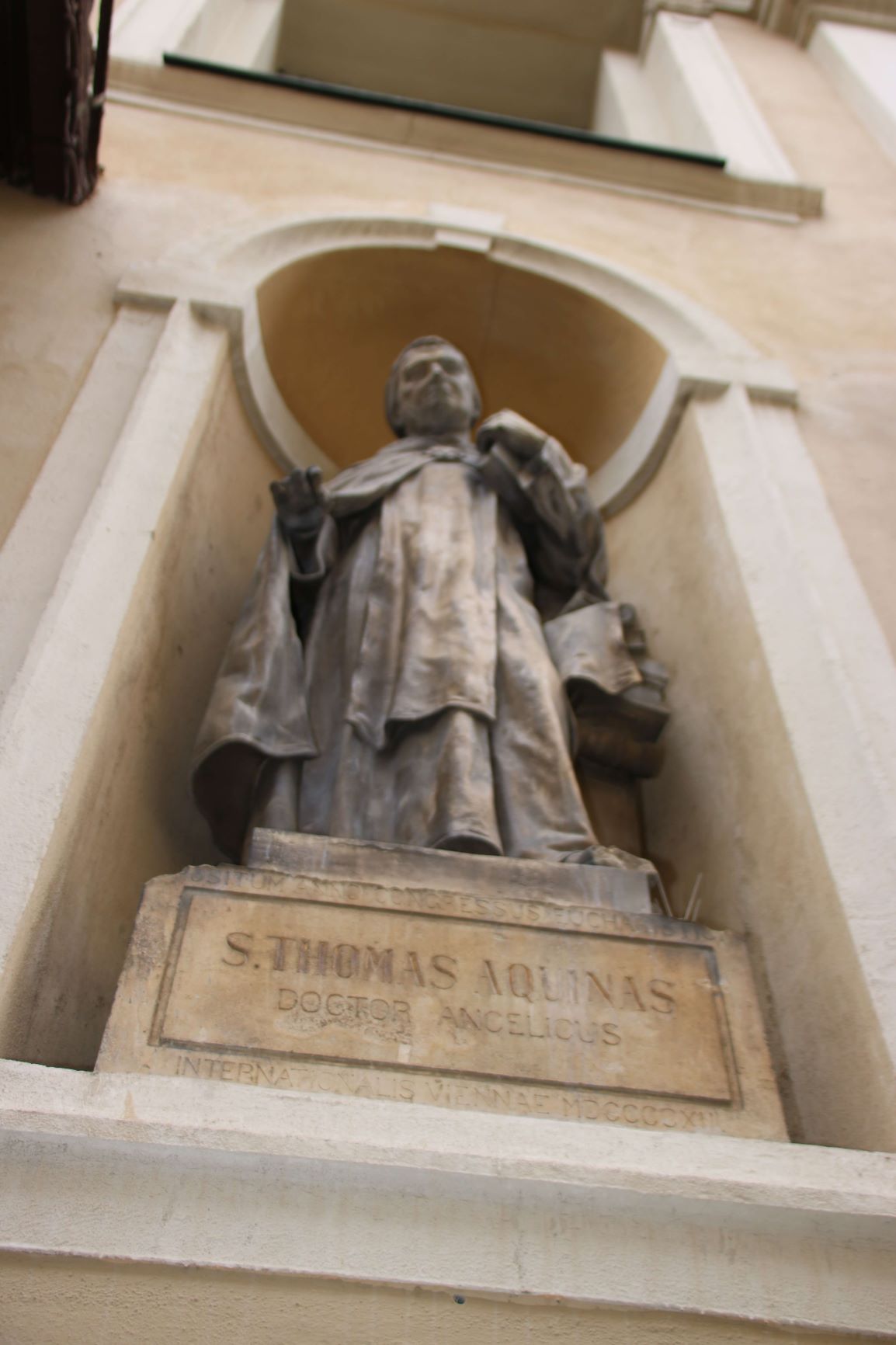聖ニコラス大聖堂のトマス・アクィナス像